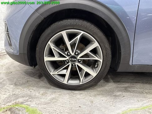 Used 2022 Kia Niro Touring Special Edition image 16