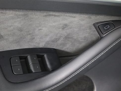 Used 2023 Tesla Model Y 2WD image 19