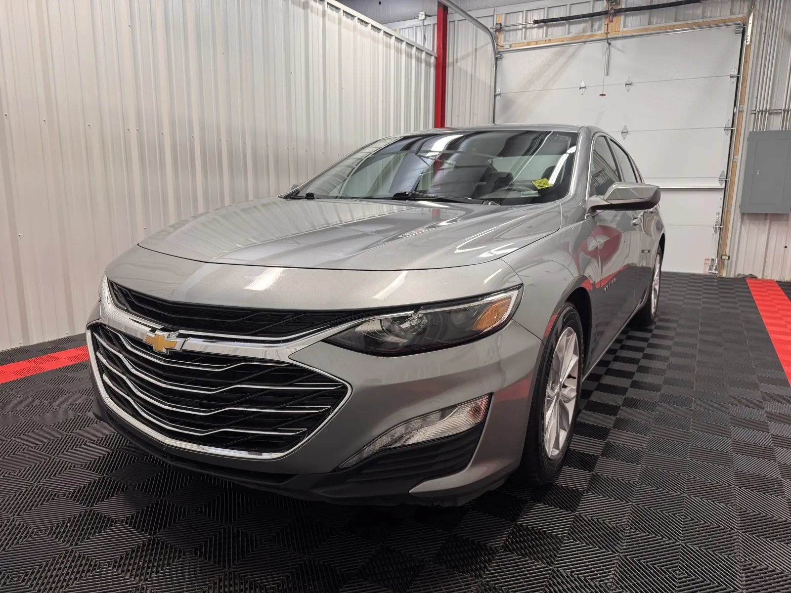 Used 2023 Chevrolet Malibu LT FWD image 9