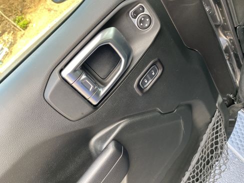 Used 2018 Jeep Wrangler Sport image 10