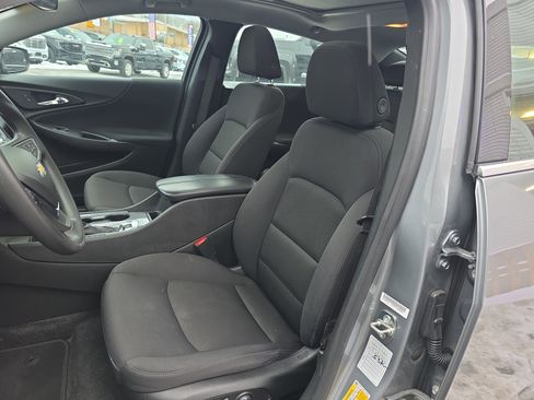 Used 2024 Chevrolet Malibu LT image 2