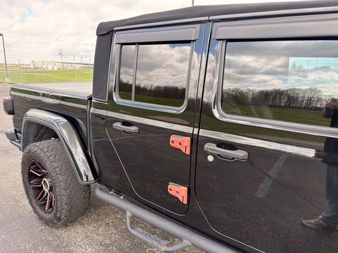 Used 2020 Jeep Gladiator Rubicon w/ Advanced Safety Group AWD/4WD image 8