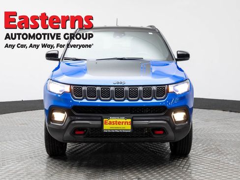 Used 2023 Jeep Compass Trailhawk AWD/4WD image 2