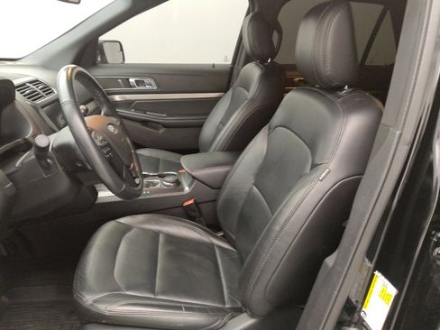 Used 2018 Ford Explorer XLT w/ Equipment Group 202A AWD/4WD image 17