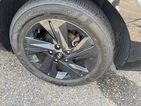 Used 2023 Hyundai Elantra SEL FWD image 6