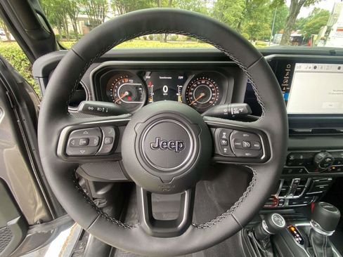 New 2025 Jeep Gladiator Rubicon image 31