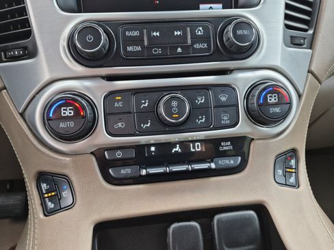 Used 2016 GMC Yukon XL SLT w/ Open Road Package AWD/4WD image 18