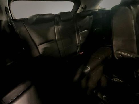 Used 2021 Toyota Highlander XLE AWD/4WD image 26