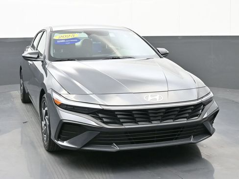 Certified 2025 Hyundai Elantra Sport image 9