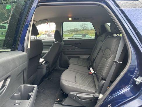 Used 2025 Nissan Pathfinder SV image 13