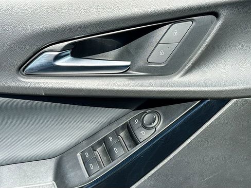 Used 2025 Chevrolet Equinox LT FWD image 22