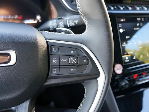 Used 2023 Jeep Grand Cherokee L Laredo image 23