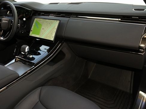 Used 2025 Land Rover Range Rover Sport Dynamic SE image 11