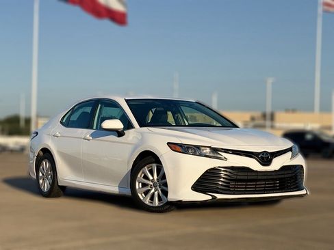 Used 2020 Toyota Camry LE AWD/4WD image 34