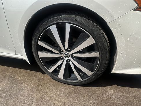 Used 2020 Nissan Altima 2.0 Platinum FWD image 9