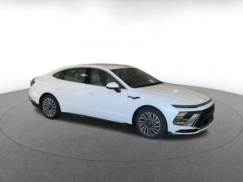 Used 2025 Hyundai Sonata SEL FWD image 2