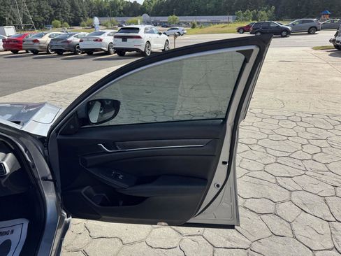 Used 2020 Honda Accord Touring image 18