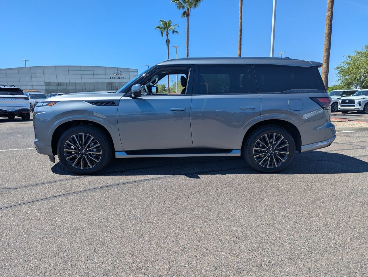 New 2027 INFINITI QX80 Autograph AWD/4WD image 2