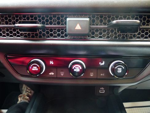 Used 2025 Honda HR-V LX image 30