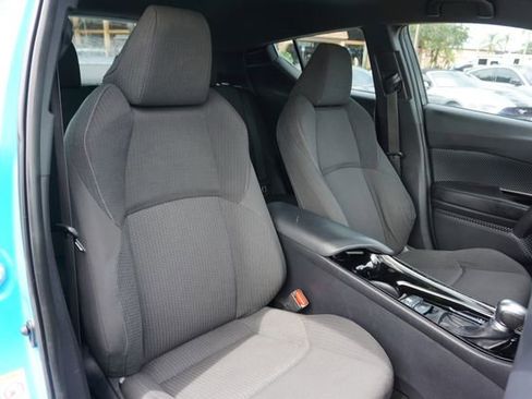 Used 2019 Toyota C-HR XLE FWD image 2