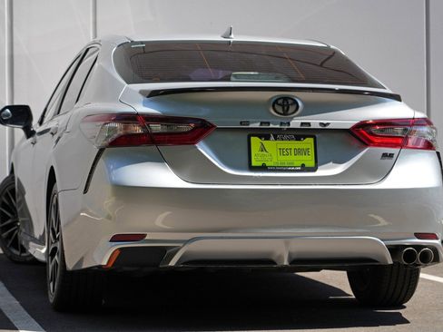 Used 2021 Toyota Camry SE FWD image 5