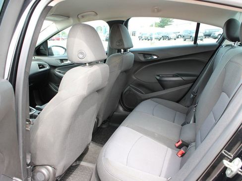 Used 2018 Chevrolet Cruze LS FWD image 9
