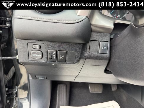 Used 2017 Toyota RAV4 XLE AWD/4WD image 18