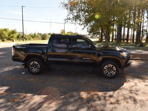 Used 2023 Toyota Tacoma TRD Sport image 2