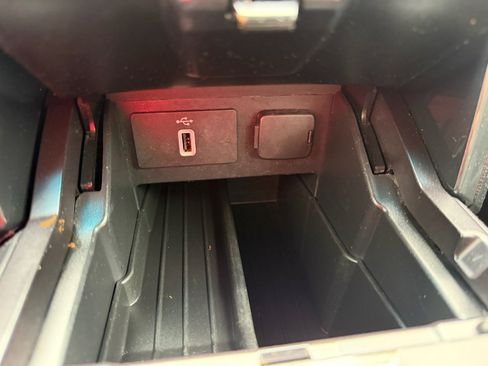Used 2017 Ford Explorer XLT w/ Equipment Group 202A FWD image 25