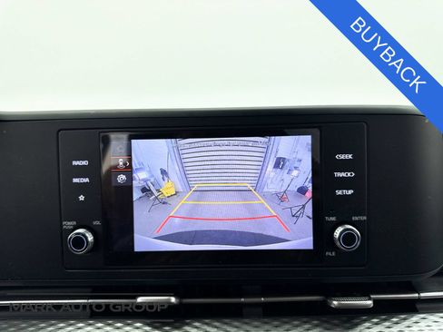 Used 2024 Kia Carnival LX FWD image 9