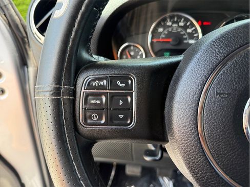 Used 2015 Jeep Wrangler Unlimited Rubicon w/ Connectivity Group AWD/4WD image 26