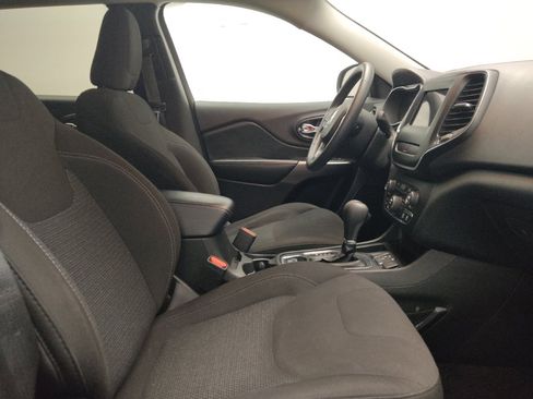 Used 2019 Jeep Cherokee Latitude w/ Popular Appearance Group image 21