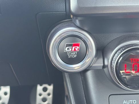 Used 2025 Toyota GR86 Premium w/ Performance Package RWD image 29