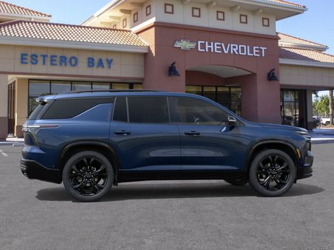 New 2027 Chevrolet Traverse RS w/ LPO, Floor Liner Package FWD image 5
