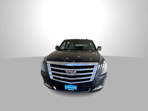 Used 2019 Cadillac Escalade Premium Luxury image 3
