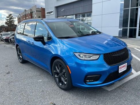 New 2026 Chrysler Pacifica Select FWD image 2