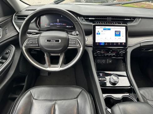 Used 2023 Jeep Grand Cherokee L Limited w/ Black Appearance Package AWD/4WD image 13