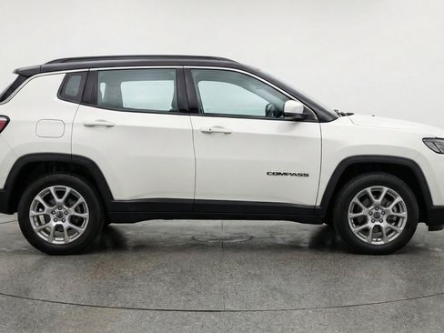 Used 2025 Jeep Compass Limited AWD/4WD image 11