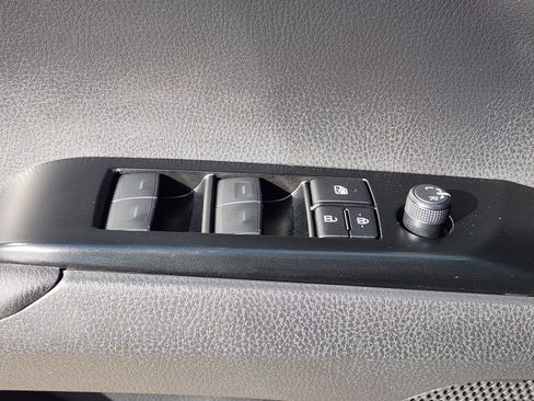 Used 2025 Toyota Camry SE w/ Convenience Package image 28