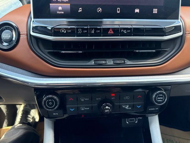 Used 2023 Jeep Compass Limited w/ Sun and Sound Group AWD/4WD image 25