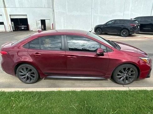 Used 2023 Toyota Corolla SE FWD image 3