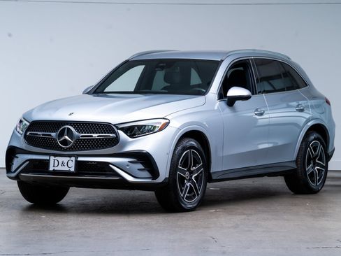 Used 2025 Mercedes-Benz GLC 350e 4MATIC w/ AMG Line image 3