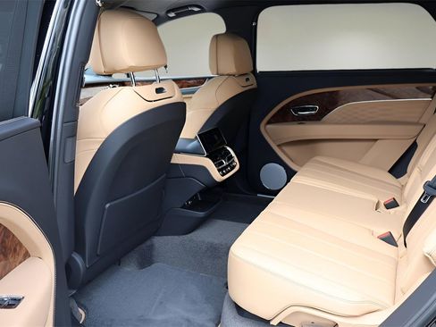 New 2025 Bentley Bentayga Extended Wheelbase image 18