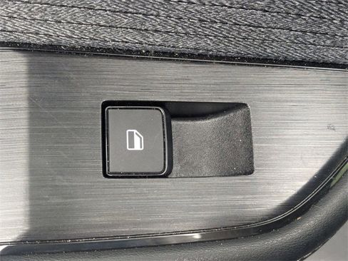 Used 2023 Nissan Rogue SV image 25