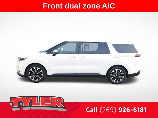 Used 2024 Kia Carnival EX FWD image 4