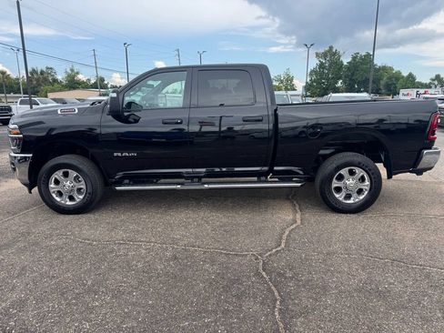 Used 2026 RAM 2500 Big Horn AWD/4WD image 2