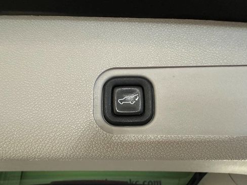 Used 2013 GMC Yukon XL SLT w/ SLT-2 Equipment Package image 29