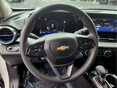 Used 2024 Chevrolet Trax LT FWD image 22