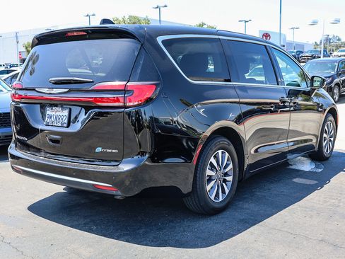 Used 2024 Chrysler Pacifica Limited FWD image 24