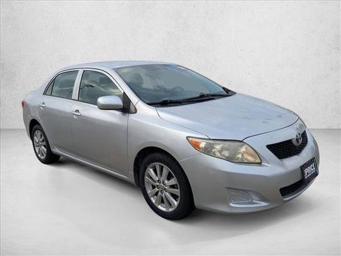 Used 2010 Toyota Corolla LE image 3
